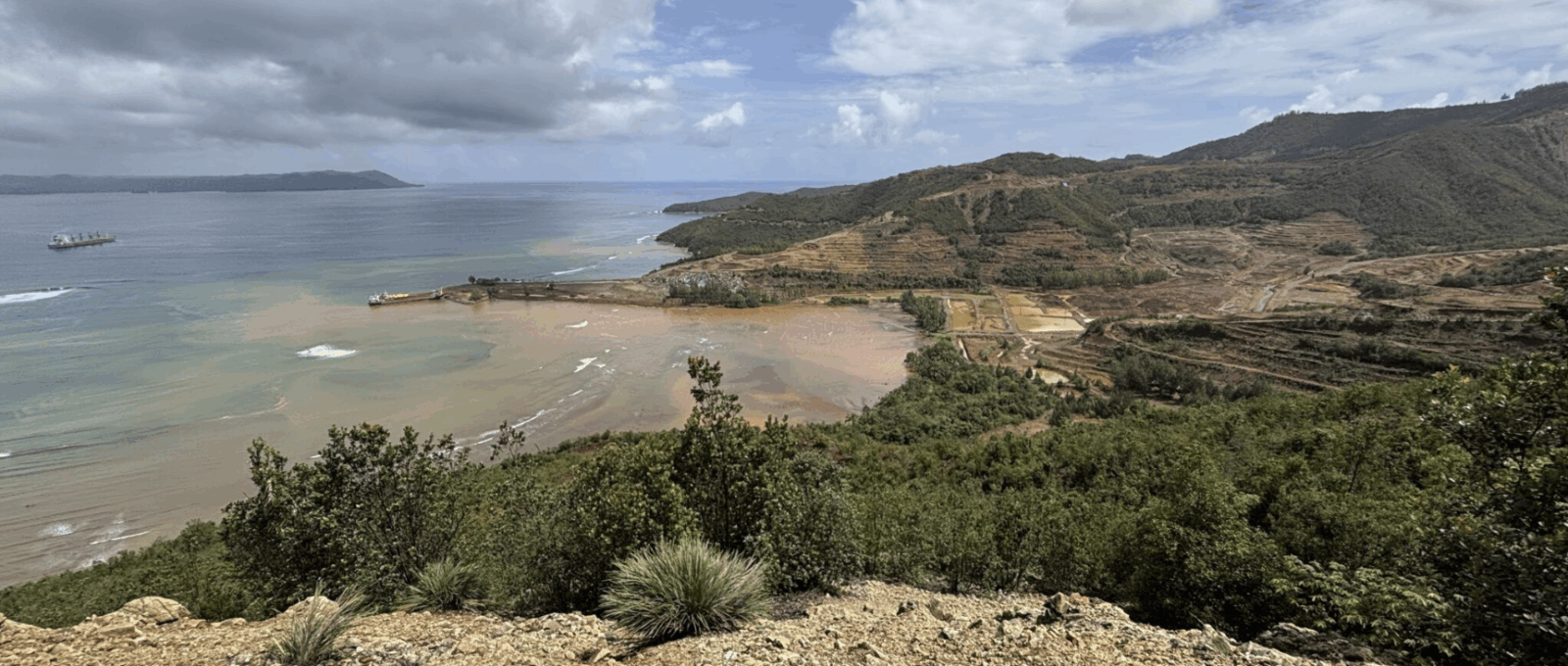 Nickel mining and settling ponds along the coast near Claver, Surigao del Norte. February 2025. Erwin Mascariñas for Climate Rights International.